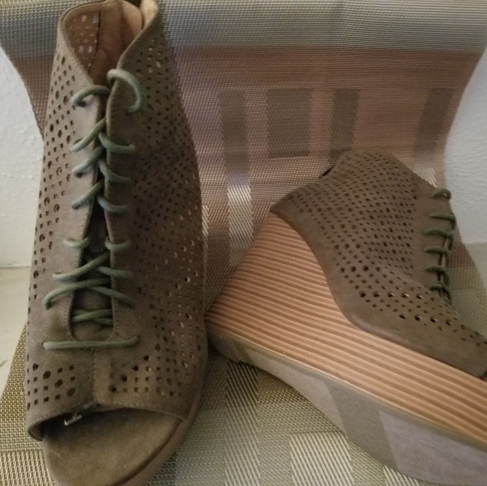 Ladies Shoes